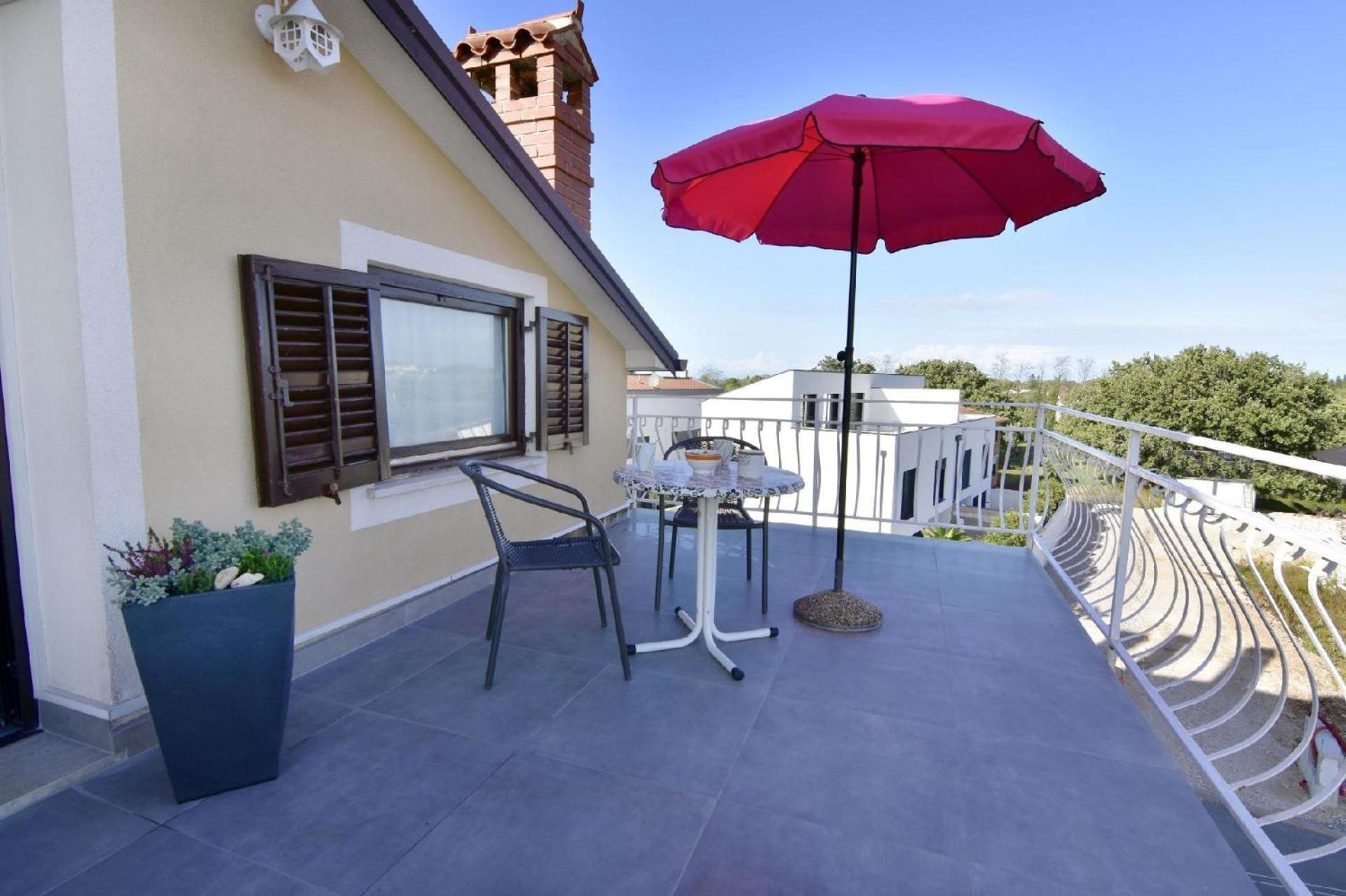 Einfache Wohnung Silva Mit Terrasse Basanija Exterior photo